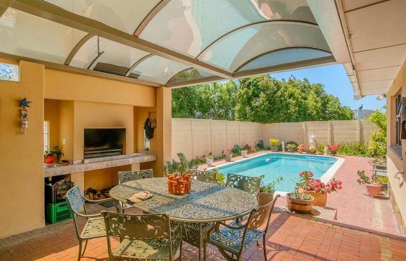 3 Bedroom Property for Sale in Meadowridge Western Cape